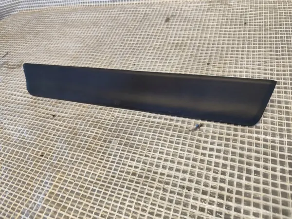 Volvo V60 Lift 13-18 Höger Tröskelskydd OEM 31306758 image 3