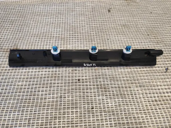 Volvo V60 Lift 13-18 Höger Tröskelskydd OEM 31306758 image 4