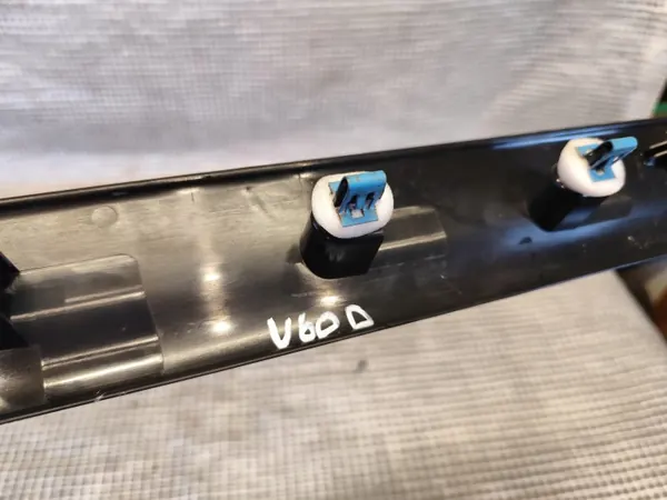 Volvo V60 Lift 13-18 Höger Tröskelskydd OEM 31306758 image 5