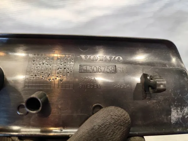 Volvo V60 Lift 13-18 Höger Tröskelskydd OEM 31306758 image 6