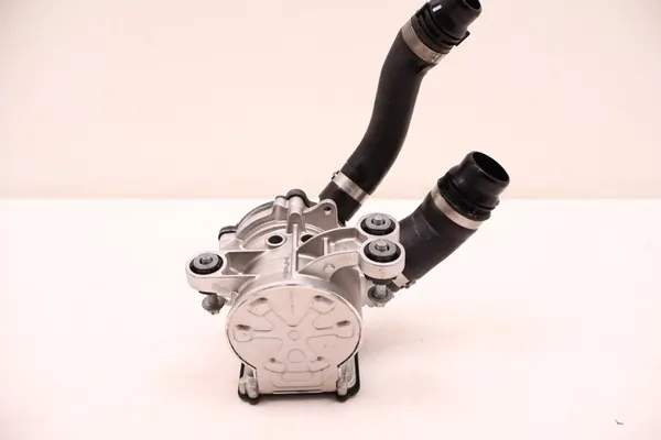 Mercedes W254 Extra Vattenpump A2542003000 image 3