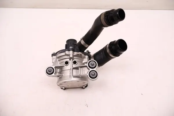 Mercedes W254 Extra Vattenpump A2542003000 image 4