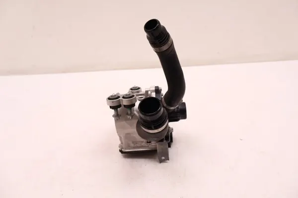 Mercedes W254 Extra Vattenpump A2542003000 image 5