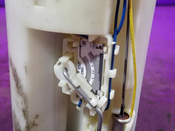 BRANDSTOFPOMP CHEVROLET LACETTI I 04-13 1.4 96447440 6 PIN image 2