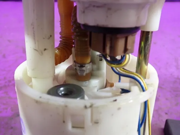 BRANDSTOFPOMP CHEVROLET LACETTI I 04-13 1.4 96447440 6 PIN image 3