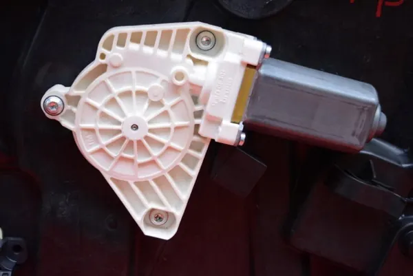 OEM A1177200279 Oikea Etuikkunan Nostin Mercedes CLA image 4