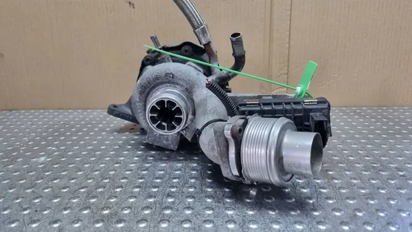 Turboaggregat Audi A8 D4 4.2 TDI 284kW/385PS Höger Sida OEM image 7