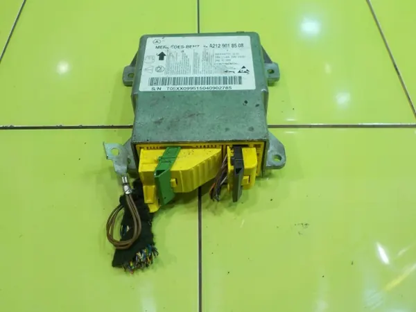 Módulo sensor airbag OEM A2129018508 para Mercedes E W212 image 2