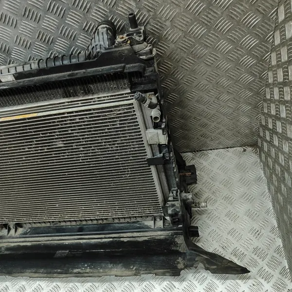 Peça refrigeração Jaguar F-Pace OEM HK838C607AF Usada image 4