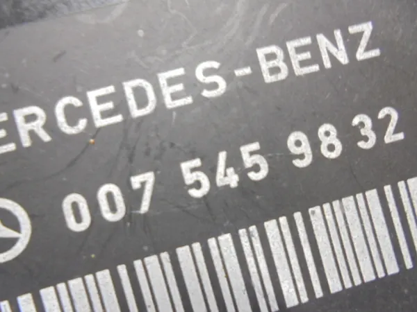 Mercedes glödstiftrelä OEM 0075459832 - Begagnad image 7