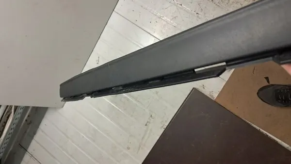 Framstötspoiler Renault Megane III 12-13 OEM 960153691R image 2