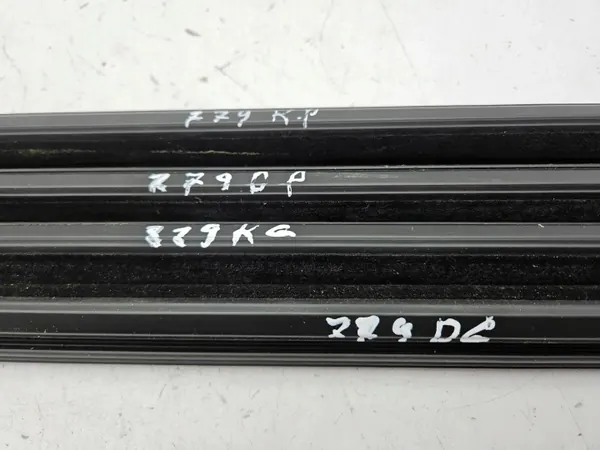 Joint de vitre avant Audi Q3 OEM 83A837479B image 7