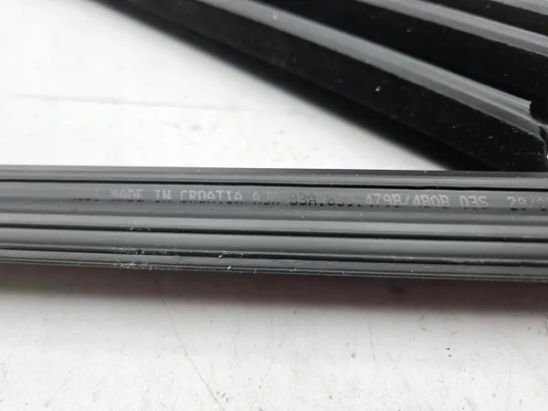 Joint de vitre avant Audi Q3 OEM 83A837479B image 8