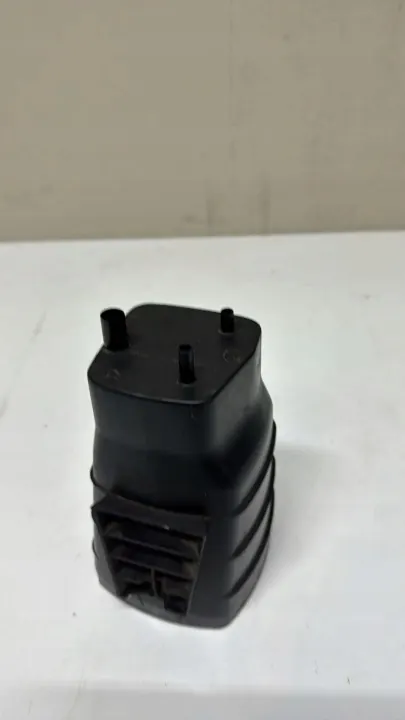 Filtro de carbón Saab usado OEM 4226601 para 900 II image 2