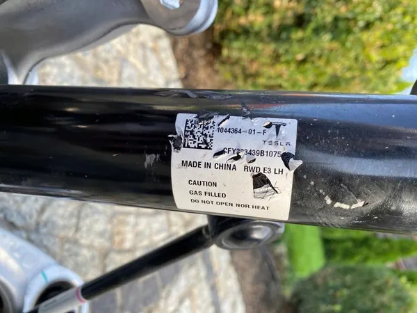 Braccio di controllo superiore sinistro Tesla Model 3 OEM 1044321-00-J image 6