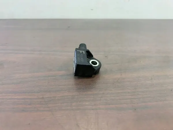 Subaru Outback Airbag-Sensor OEM 98231VC001 image 4