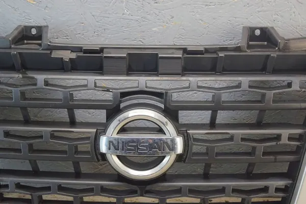 Grade dianteira NISSAN NV 400 62310-BZ50A image 4