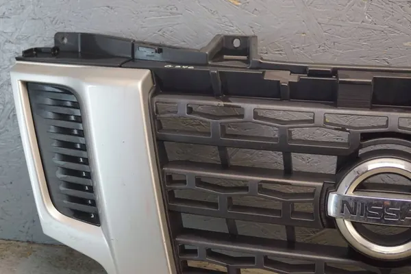 Grade dianteira NISSAN NV 400 62310-BZ50A image 5