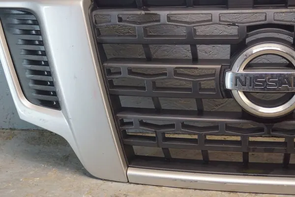 Grade dianteira NISSAN NV 400 62310-BZ50A image 6
