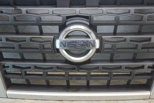 Grade dianteira NISSAN NV 400 62310-BZ50A image 7