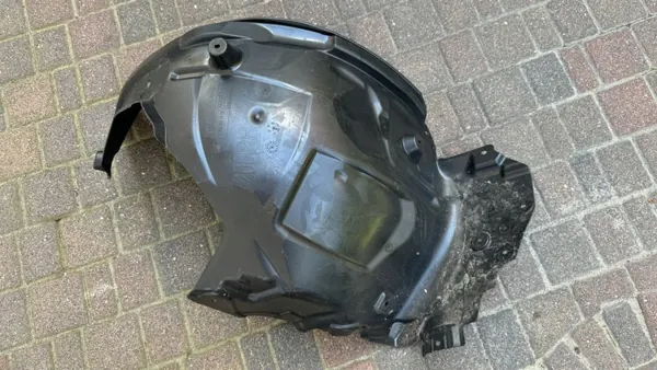 Mercedes C-klass W206 Höger Framskärm OEM A2068807404 image 2