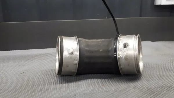 Manguera de Intercooler VW T5 7h0145980d image 3