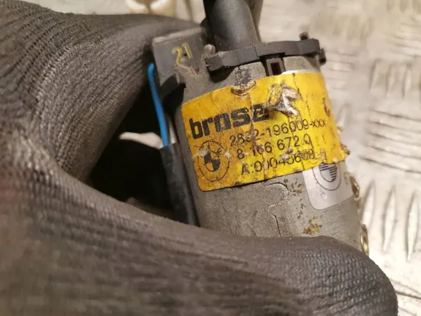 BMW 7 E38 Sitzmotor OEM 8166672 - Rechte Seite image 4