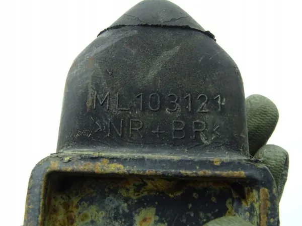 Mitsubishi OE ML103121 Framfjädringsfäste för Canter image 5