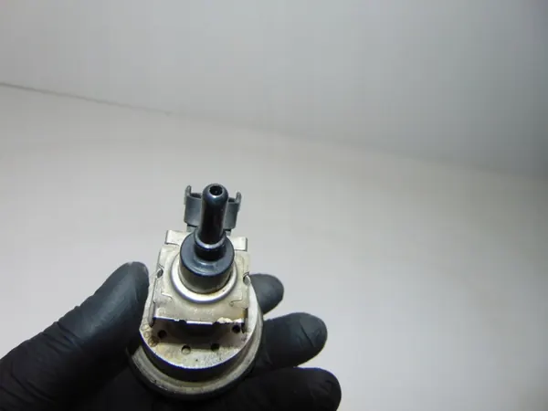 Inyector AdBlue OEM 3C0131113C para VW Sharan II image 7