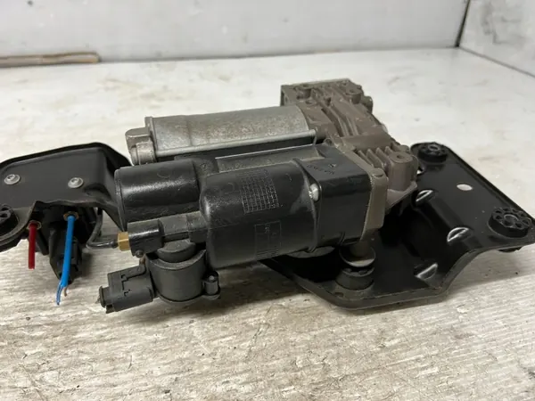 BMW OEM 6789938 Jousituskompressoripumppu X6 E71 image 4