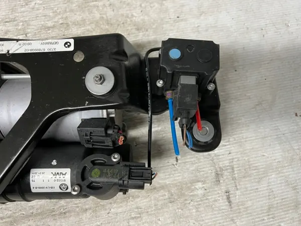 BMW OEM 6789938 Jousituskompressoripumppu X6 E71 image 8