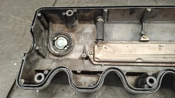 Tapa de válvulas Mercedes OEM 1020160405 W124/W201 image 7