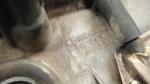 Tapa de válvulas Mercedes OEM 1020160405 W124/W201 image 8