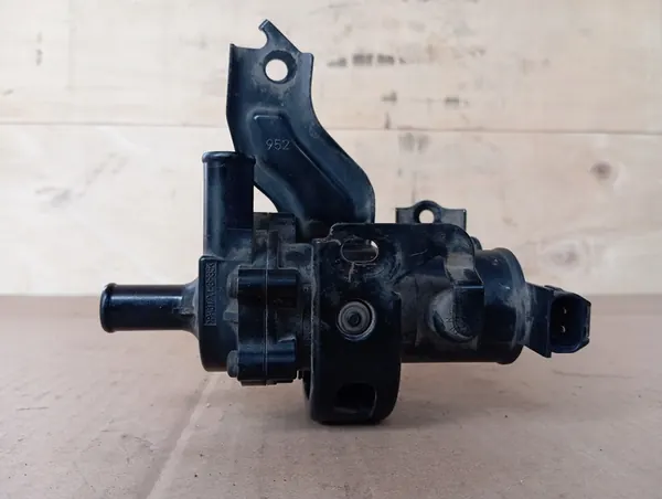 Extra vattenpump Toyota Prius II 1.5 03-09 OEM image 5