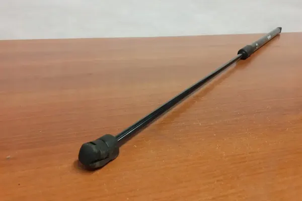 Actuador de capó derecho VW GOLF VII 5G0823359A 2.0L image 2