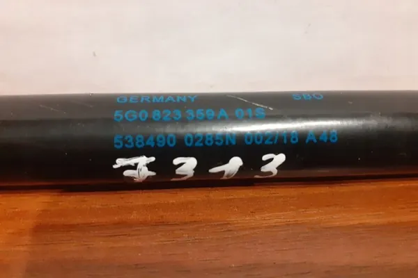 Actuador de capó derecho VW GOLF VII 5G0823359A 2.0L image 6