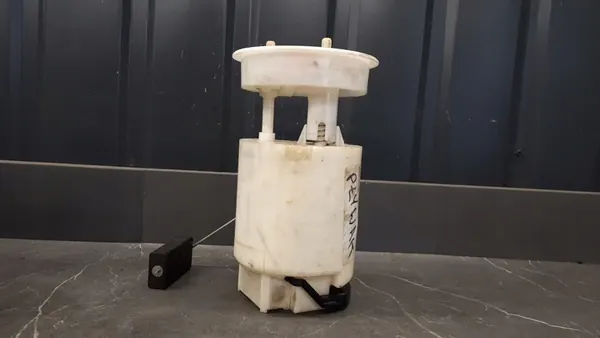 Brandstofpomp drijver 6N0919183B VW Polo 6N 1.4 image 2