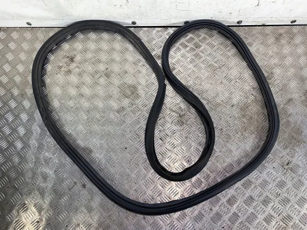 Junta de porta-malas Ford Edge OEM FBZ17299 - Usado image 2
