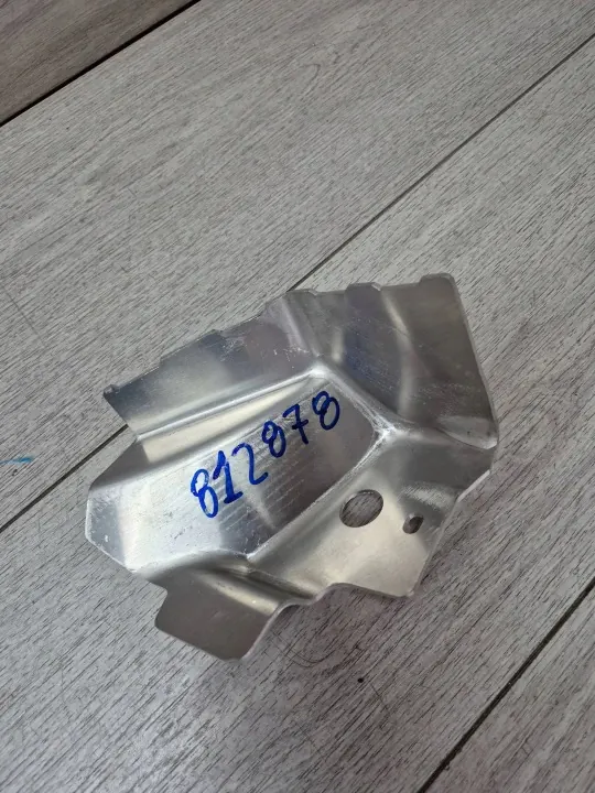 Ferrari 458 höger stänkskärmsfäste OEM 81287800 image 3
