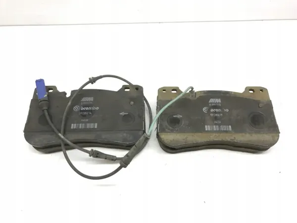 OEM P0610 fram bromsbelägg set för BMW F90 image 2
