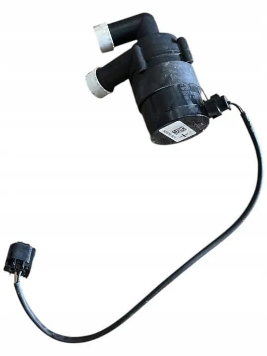 VW Golf VII vesipumppu OEM 9020876A - Käytetty image 2