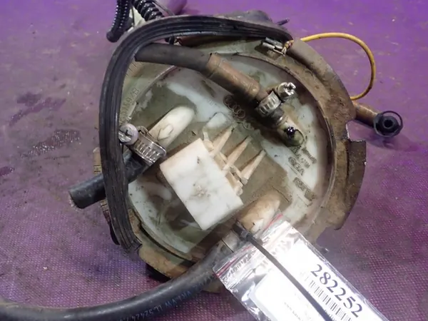 AUDI A6 C5 01-04 Bomba de combustível 4B0906087B image 2