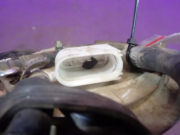 AUDI A6 C5 01-04 Bomba de combustível 4B0906087B image 3