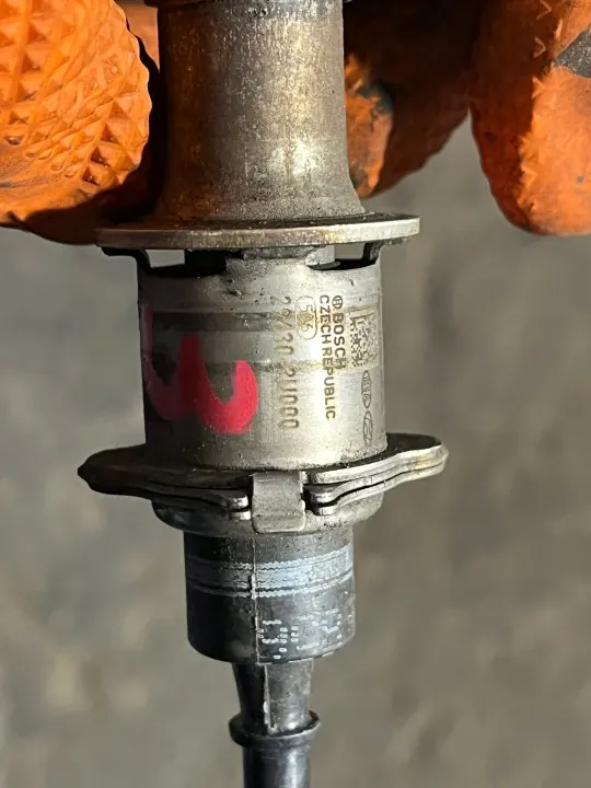 AdBlue-suutin OEM 29630-2U000 Hyundai-malleihin image 4