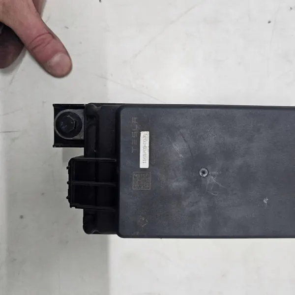 Radarsensor Tesla Model S Plaid OEM 1565709-00-F image 3