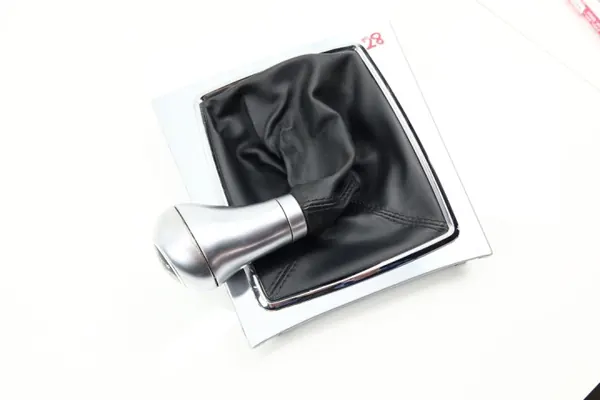 Pomo de cambio Mercedes W204/W207 OEM 2042673810 image 9