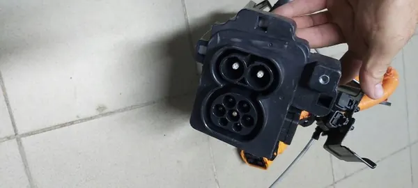 Port Câble Chargeur Kia E-Soul OEM 50752 2019-2022 image 9