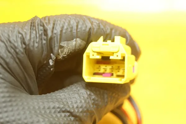 Terminal pirotécnico de bateria Audi A6 C6 4F0915457 image 6