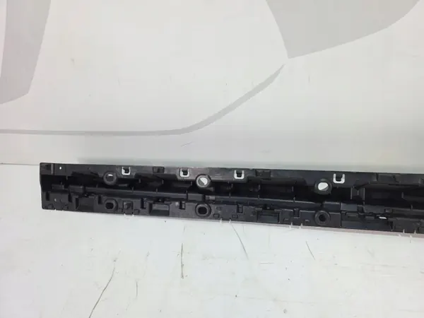 OEM 7425459 Vänster tröskelklämma för BMW X5 G05 LCI image 5