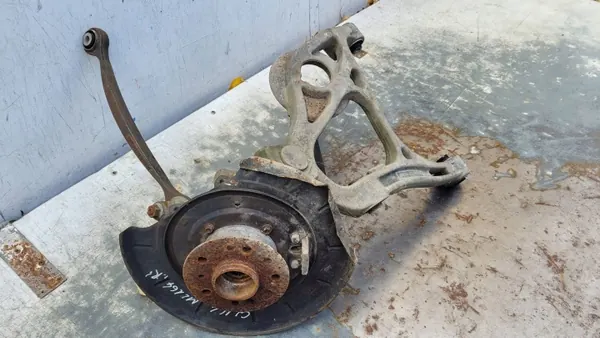 Mercedes Taka pyörännavan OEM 0000623631 - Käytetty image 10